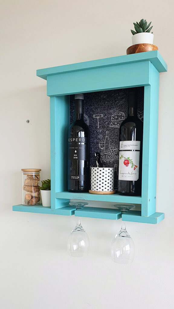 מתלה ליינות וכוסות מעץ