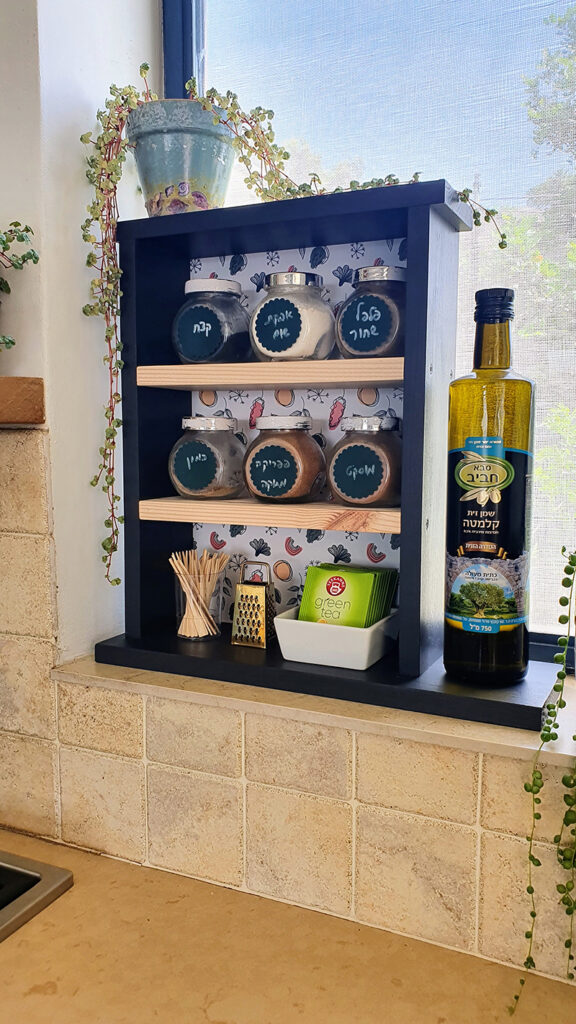 מדף לתבלינים מעץ